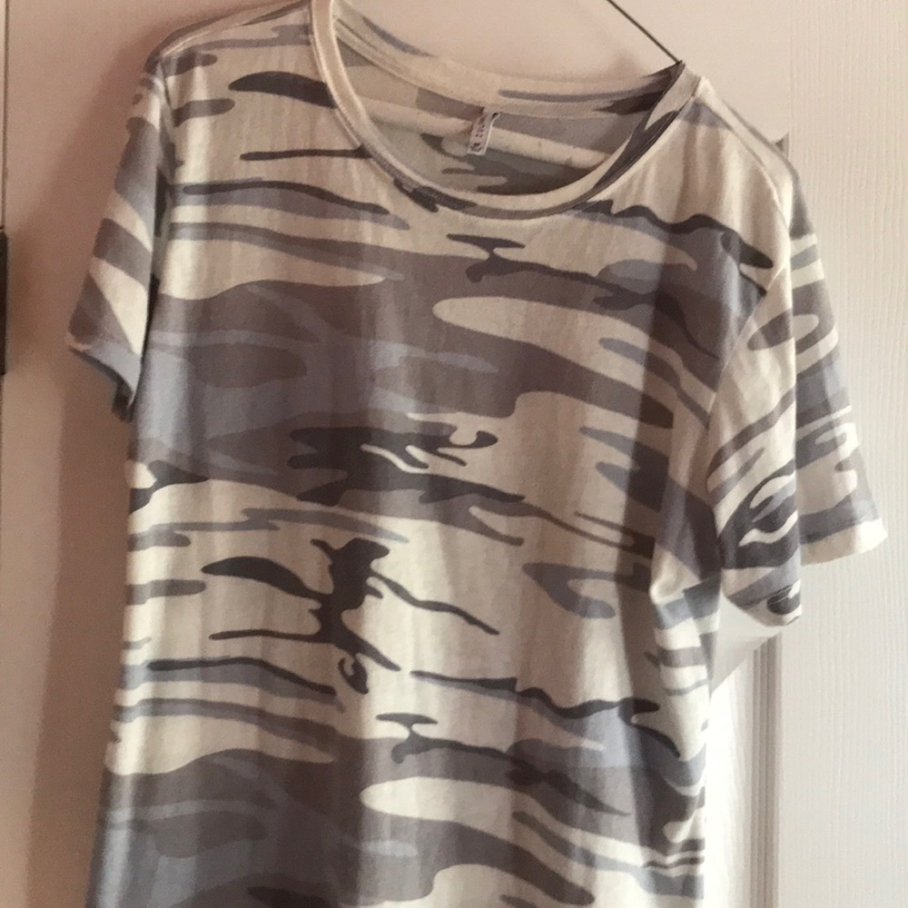 Z supply camo t-shirt